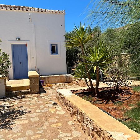 Simos Suites Elafonissos Bagian luar foto