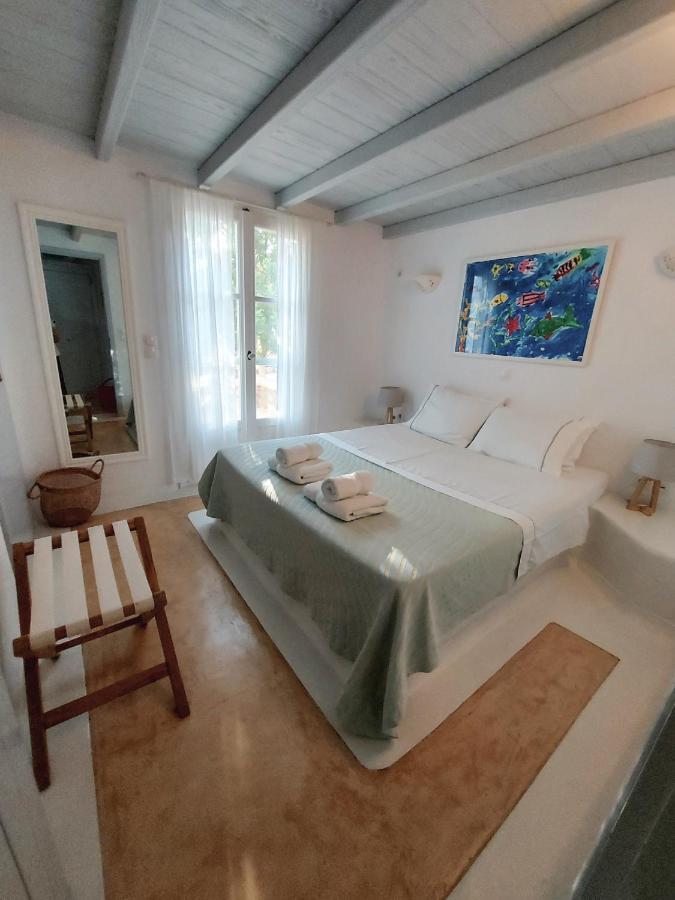 Simos Suites Elafonissos Bagian luar foto